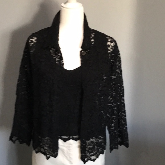 Scallop edge sleeveless top. - Picture 3 of 3